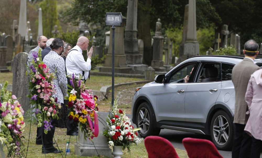 20200401_MET_COV_FUNERAL_JM03
